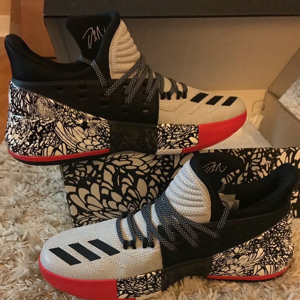 Brand New In Box Adidas D Lillard 3 SZ 10.5Mens